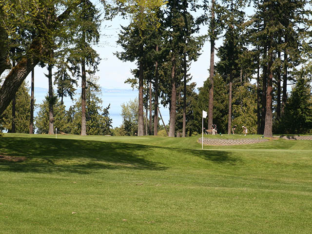 Well-maintained fairway and green at Peninsula Golf Club in Port Angeles, Washington